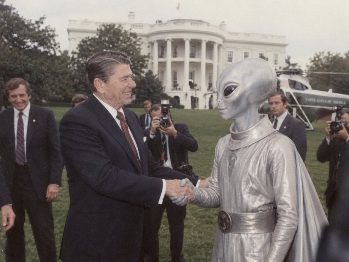 1980s President Welcoming Alien on White House Lawn GPT Image 2.5 preview