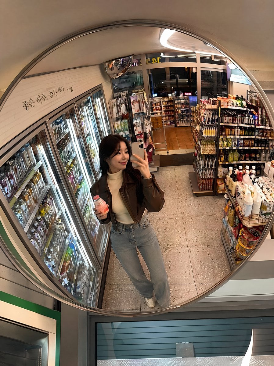 Late-Night Korean Mart Mirror Scene GPT Image 2 preview