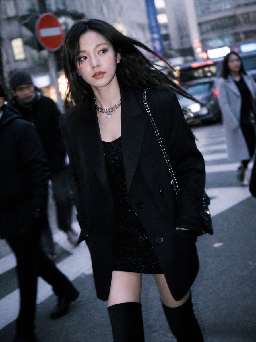 Moody Black Outfit Street Style preview image
