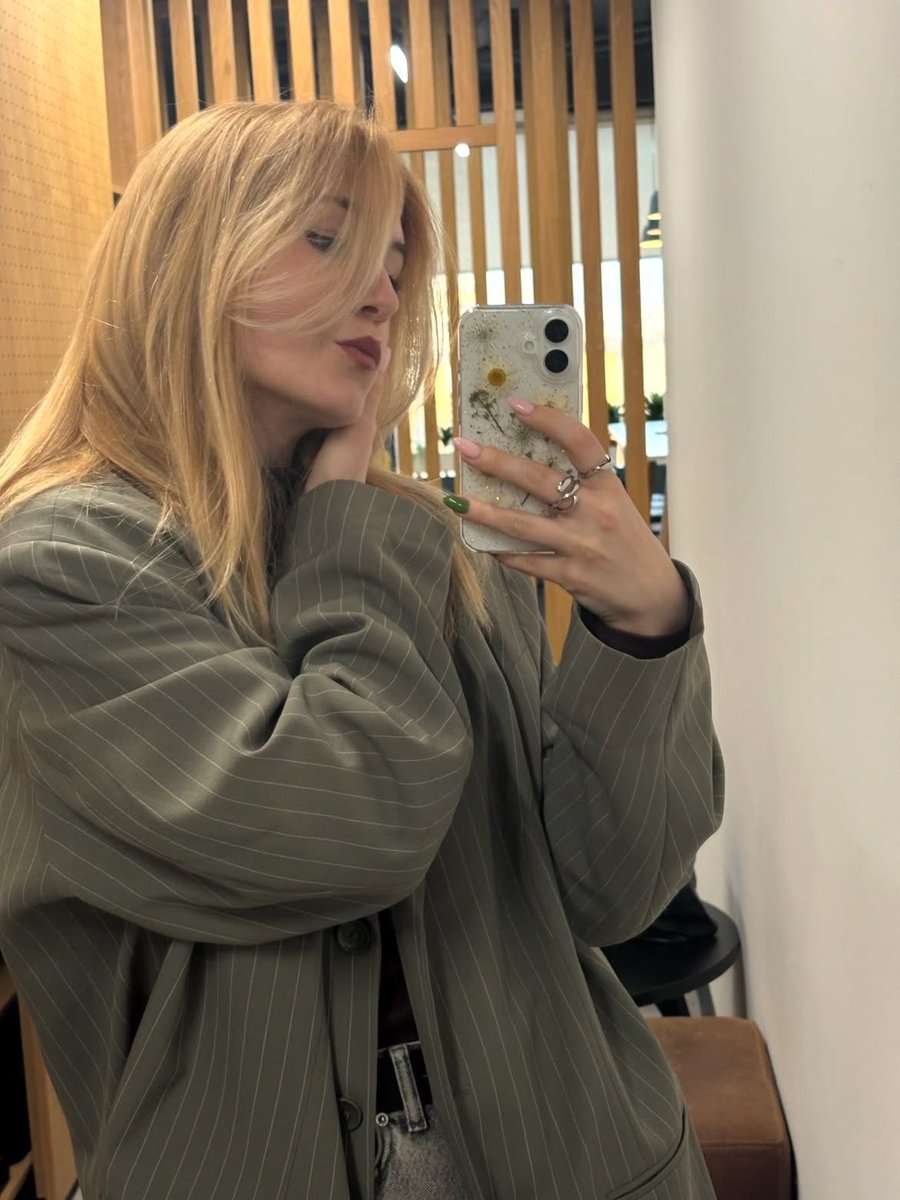 Chic Mirror Selfie Fashion Illustration preview image