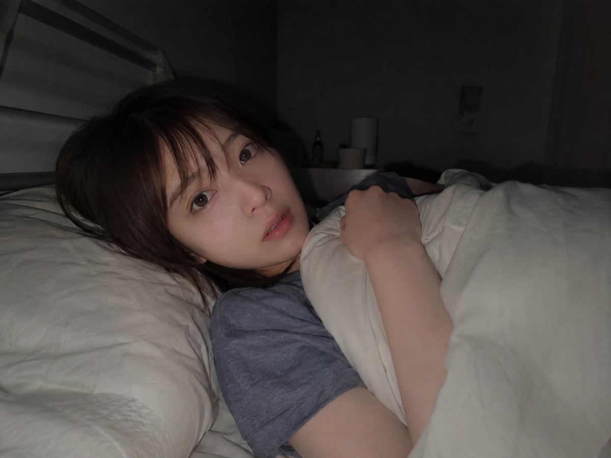昏暗卧室就寝肖像预览图像