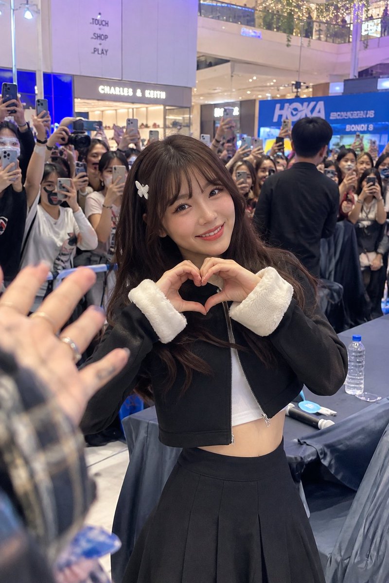 Indoor Fan Event Candid Portrait preview image