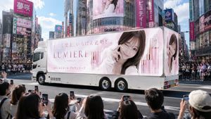 日本美妆广告宣传车 preview image