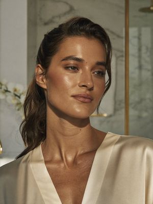 Preview image of a realistic spa portrait with obscuration